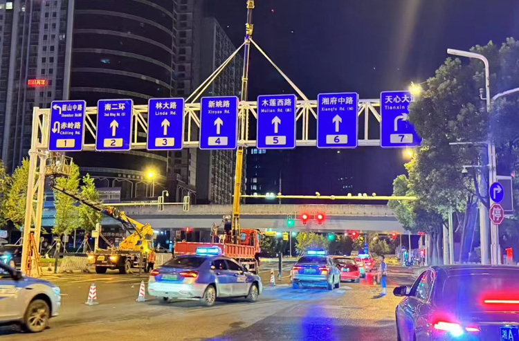 长沙市区龙门架标志牌案例